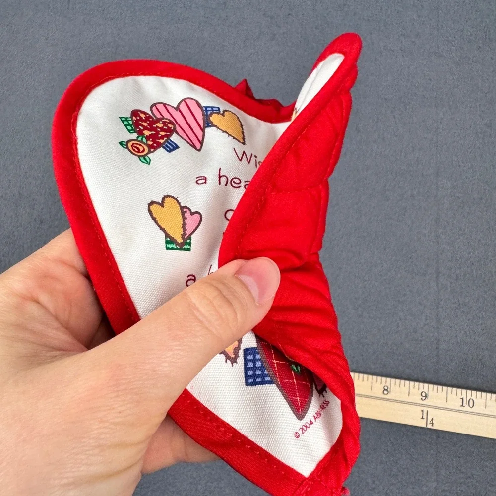Vtg 2004 Abbey Press Heart Shaped Quilted Oven Mitt Measure of Happiness Quote